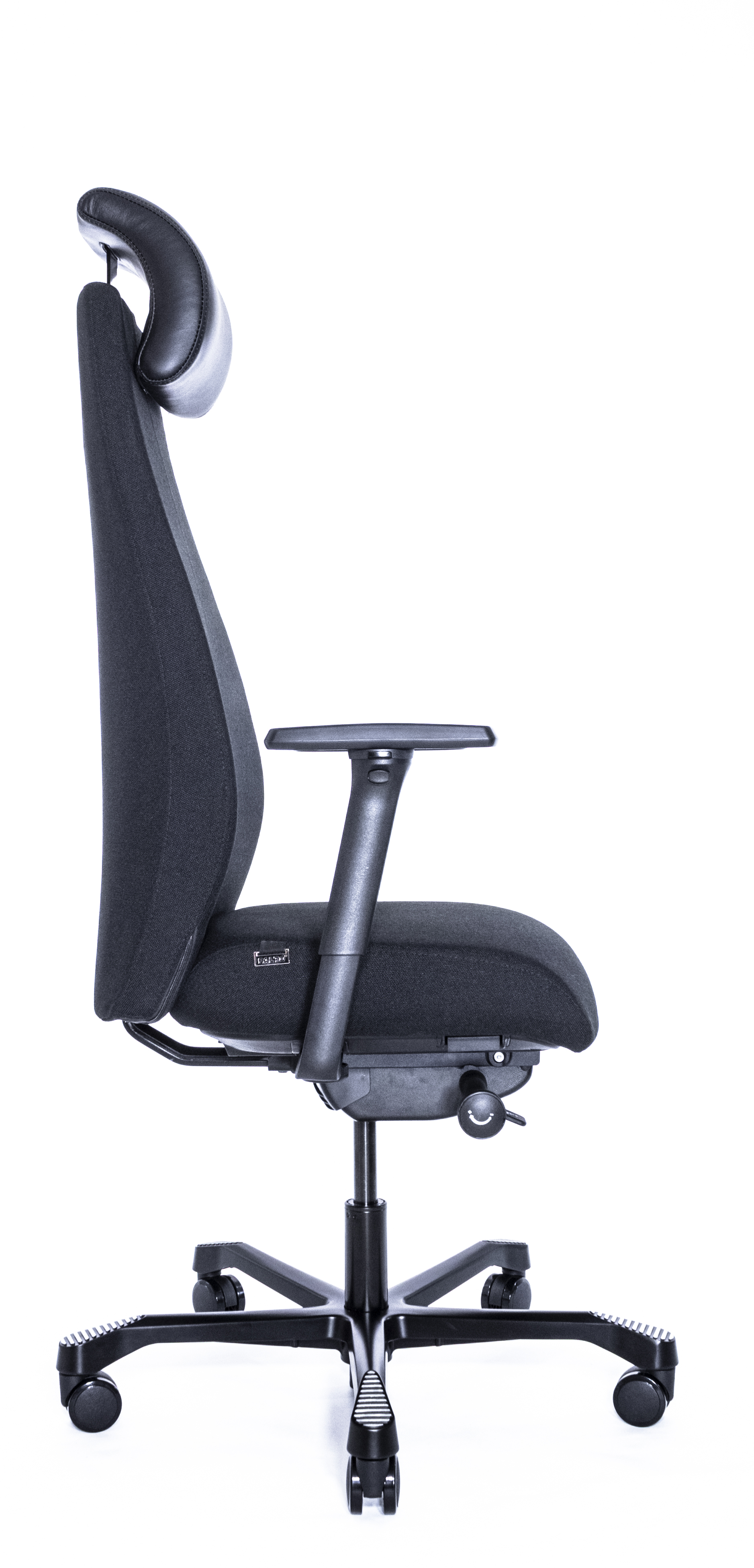 Эргономичное кресло Falto FIRST (наклон вперёд, зауженная спинка, ткань, чёрный)