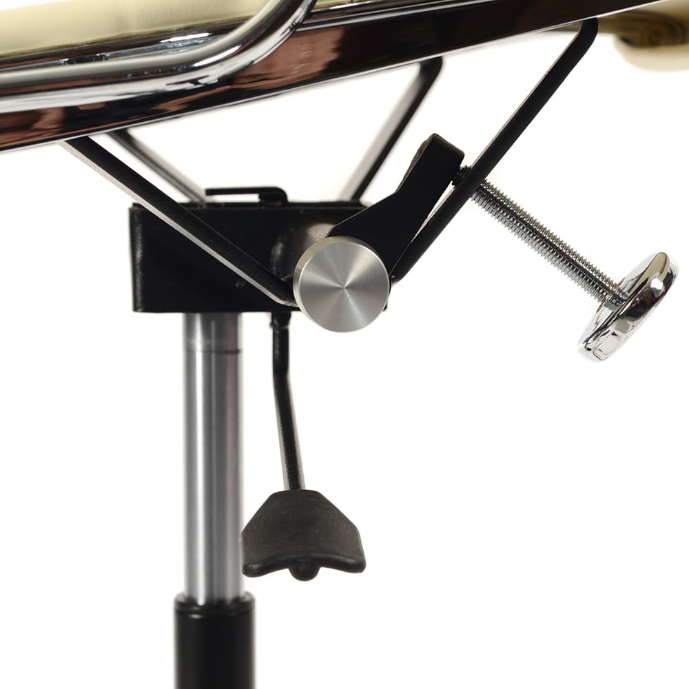 Эргономичное кресло Eames Ribbed Office Chair EA 117, белая кожа