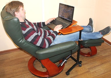 Кресло-реклайнер Relax MAURIS 7604W (кожа-зелен / дер-св.кор 007 Dark Green / 029 т. орех)